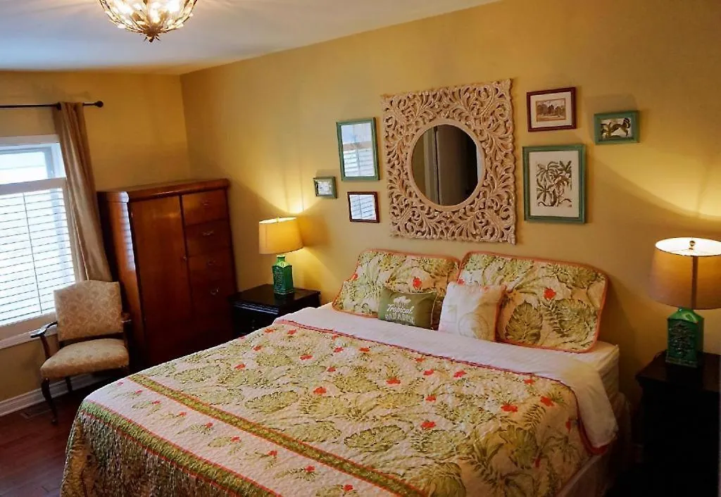 Butterfly Manor Bed & Breakfast Niagara Falls 4*,  Canada