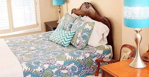 ****  Butterfly Manor Bed & Breakfast Niagara Falls Canada