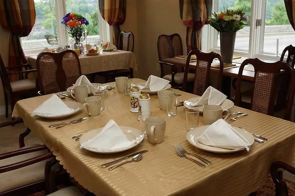 Butterfly Manor Bed & Breakfast Niagara Falls 4*,