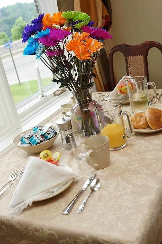 Butterfly Manor Bed & Breakfast Niagara Falls