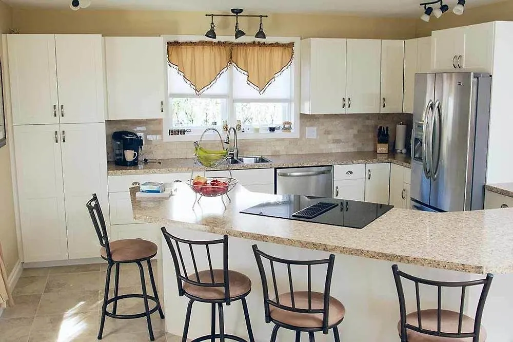 ****  Butterfly Manor Bed & Breakfast Niagara Falls Canada