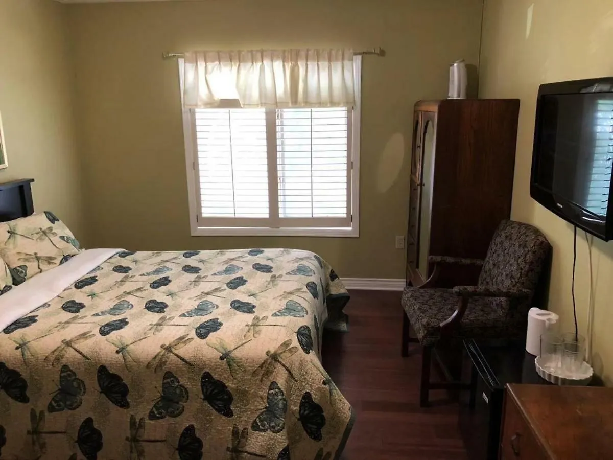 ****  Butterfly Manor Bed & Breakfast Niagara Falls Canada