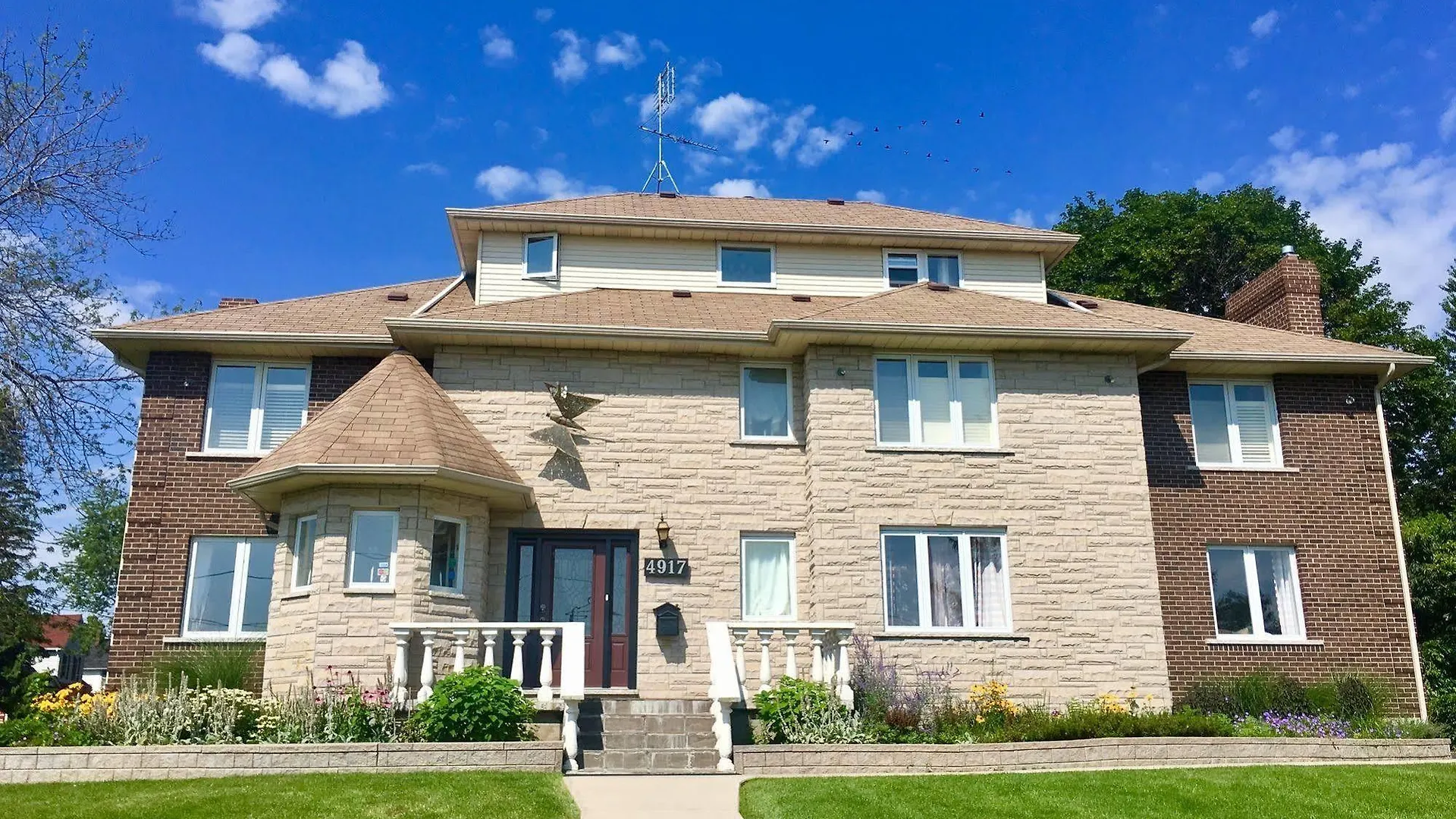 Butterfly Manor Bed & Breakfast Niagara Falls